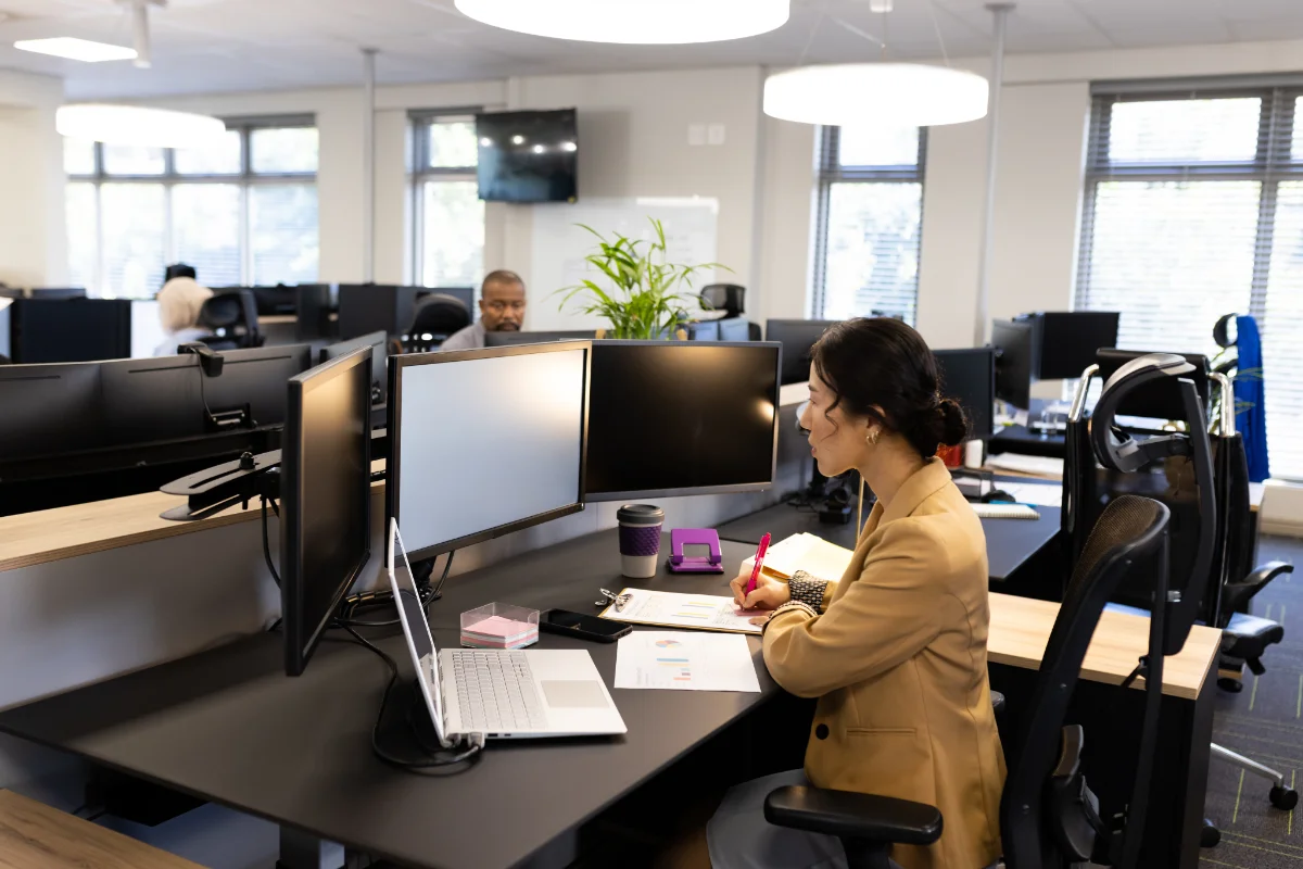 asian-woman-sitting-at-desk-and-working-on-computer